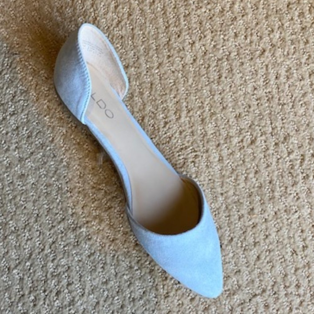 LIKE NEW Aldo Pale Blue Suede flats Size 7